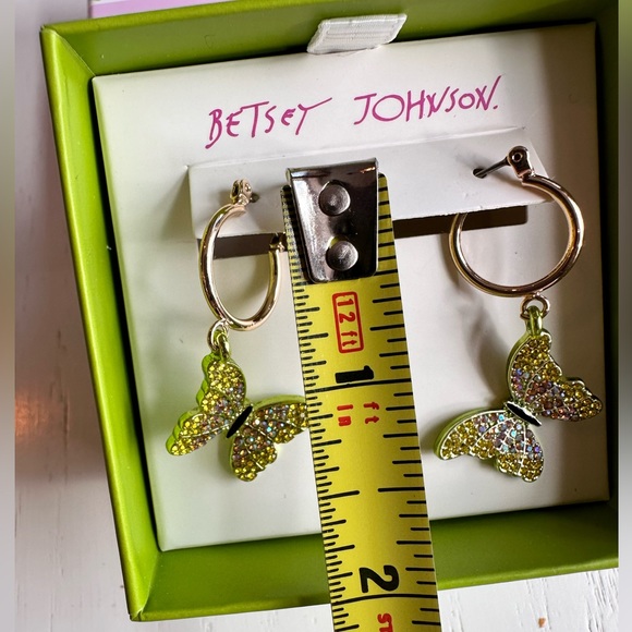 Betsey Johnson SPRING!!!🦋Rhinestone Butterfly Charm Huggies - Green and Gold - Picture 4 of 5
